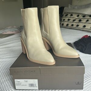 NWT- crown Vintage grey bootie size 8 1/2